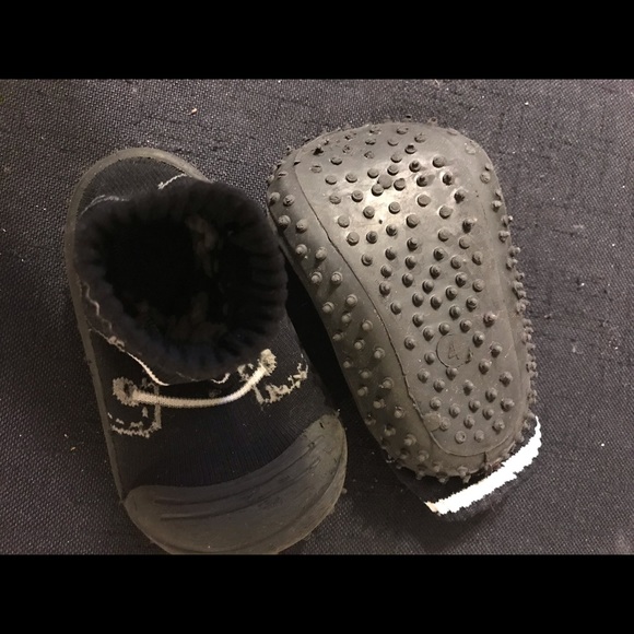 2 pairs of Toddler slip on shoes - Picture 3 of 4